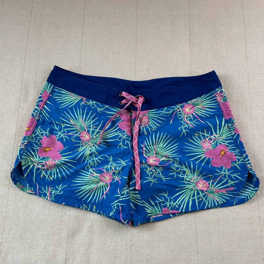 Patagonia | W's Wavefarer Boardshorts - 5" Floral | Women's 8